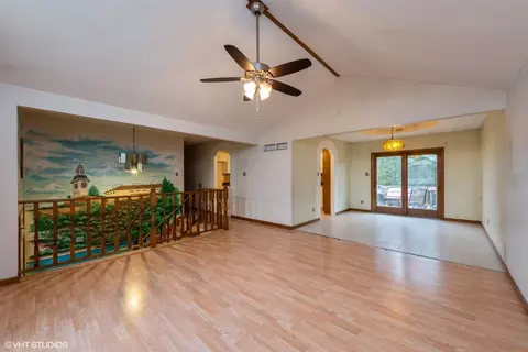 8993 Pineview Ln, Crown Point, IN 46307 photo 3