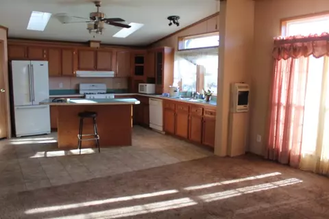 208 W Walnut St, Morocco, IN 47963 photo 6
