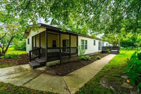 237 E South St, Wheatfield, IN 46392 photo 2