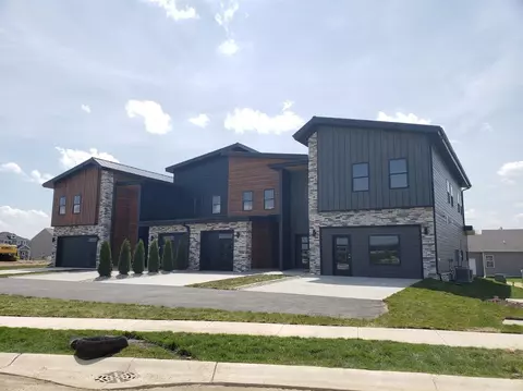 285 Nomo Pl, Crown Point, IN 46307 photo 1