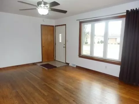 1008 N Dwiggins St, Griffith, IN 46319 photo 2