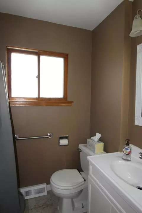 211 N Colfax St, Griffith, IN 46319 photo 6