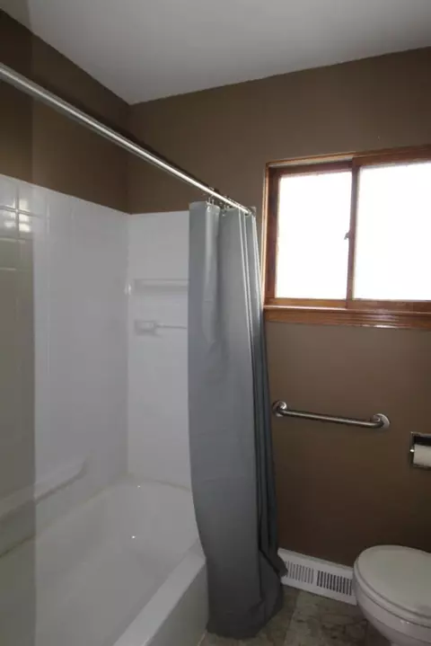 211 N Colfax St, Griffith, IN 46319 photo 5