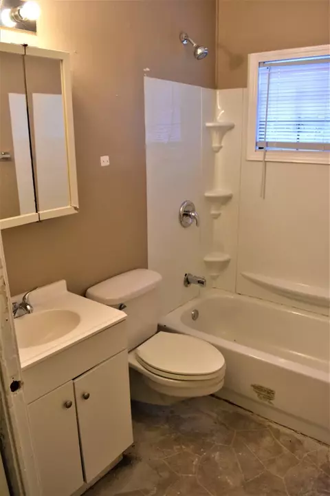 5634 E 13th Pl, Gary, IN 46403 photo 9