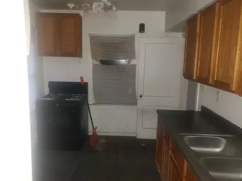 330 Roosevelt St, Gary, IN 46404 photo 4