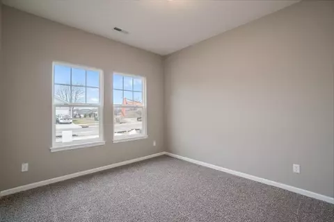 2402 Caspian Ln, Valparaiso, IN 46385 photo 9