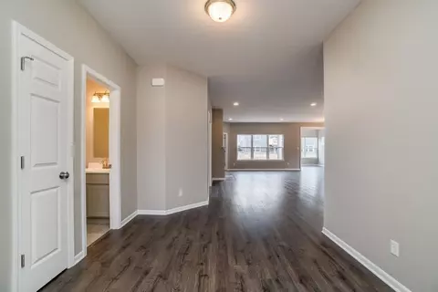 2402 Caspian Ln, Valparaiso, IN 46385 photo 6