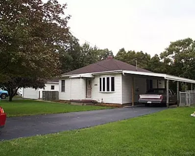 2006 Elm St, Griffith, IN 46319 photo 1