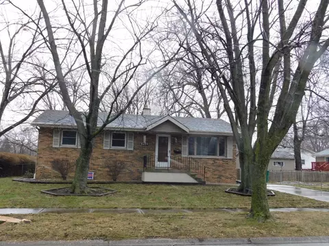 8239 Beech Ave, Munster, IN 46321 photo 2