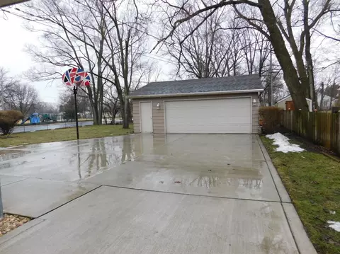 8239 Beech Ave, Munster, IN 46321 photo 23