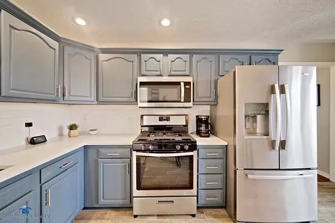 136 W Phillips Rd, Griffith, IN 46319 photo 7
