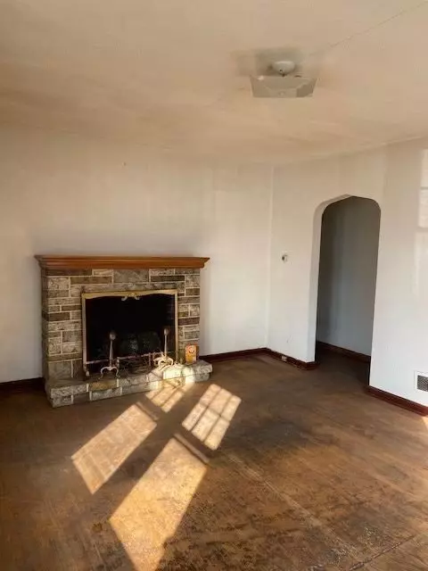 815 Hayes St, Gary, IN 46404 photo 5
