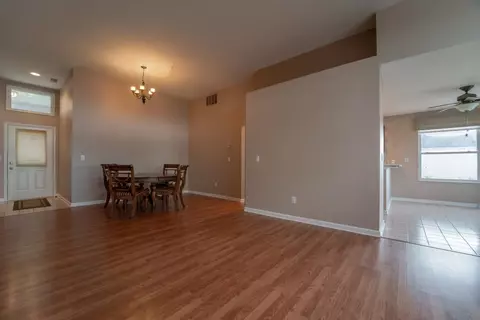 8310 Pointe Dr, Crown Point, IN 46307 photo 4