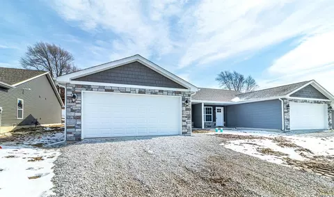 7729 Wright St, Merrillville, IN 46410 photo 1