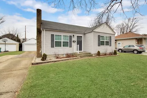 8426 Walnut Dr, Munster, IN 46321 photo 2
