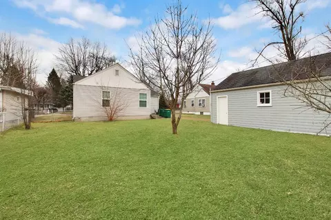 8426 Walnut Dr, Munster, IN 46321 photo 3
