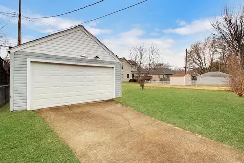 8426 Walnut Dr, Munster, IN 46321 photo 4