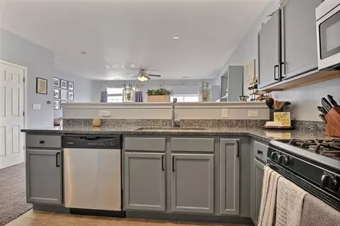 939 Flagstone Dr, Dyer, IN 46311 photo 4