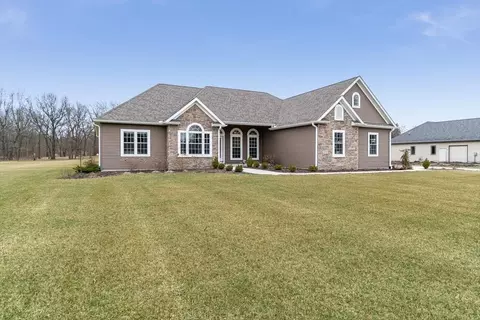 10085 Rolling Hills Dr, De Motte, IN 46310 photo 2