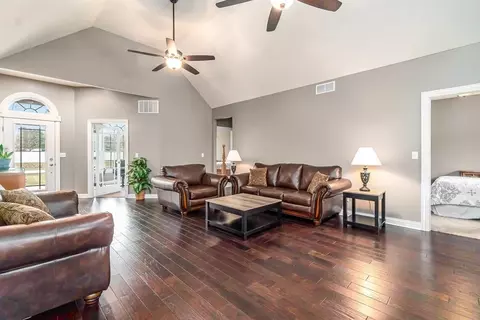 10085 Rolling Hills Dr, De Motte, IN 46310 photo 9