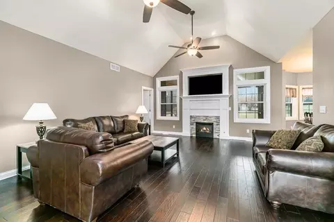 10085 Rolling Hills Dr, De Motte, IN 46310 photo 7