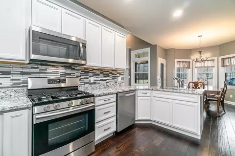 10085 Rolling Hills Dr, De Motte, IN 46310 photo 13
