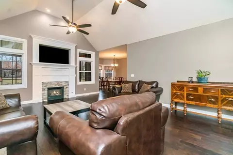 10085 Rolling Hills Dr, De Motte, IN 46310 photo 30
