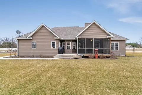 10085 Rolling Hills Dr, De Motte, IN 46310 photo 5