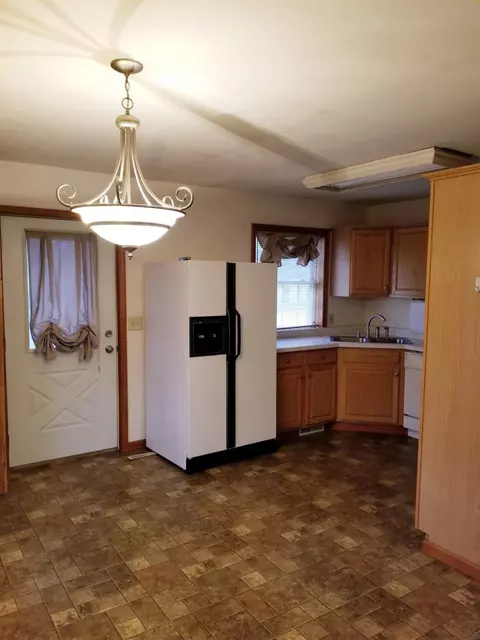 118 E Pine St, Wheatfield, IN 46392 photo 4