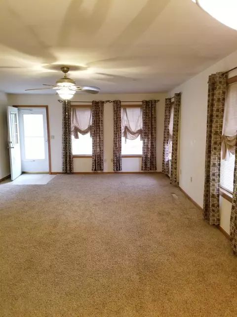 118 E Pine St, Wheatfield, IN 46392 photo 2