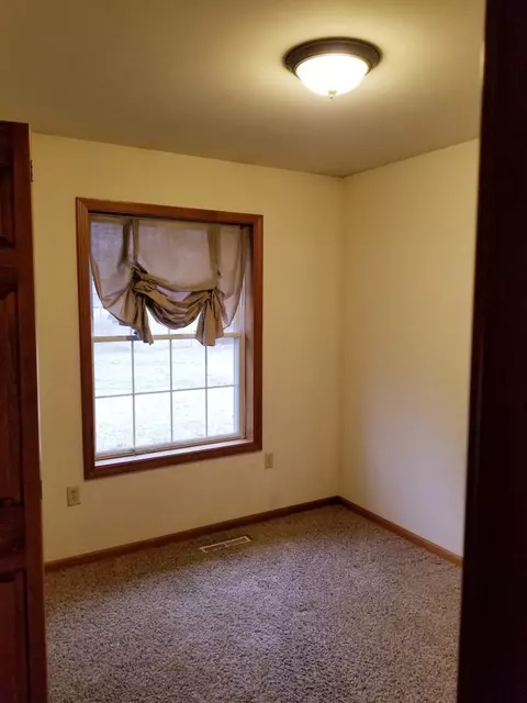118 E Pine St, Wheatfield, IN 46392 photo 8