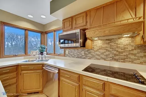 706 Brandonbury Dr, Valparaiso, IN 46383 photo 8