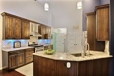 8184 Painted Leaf Dr, De Motte, IN 46310 photo 9