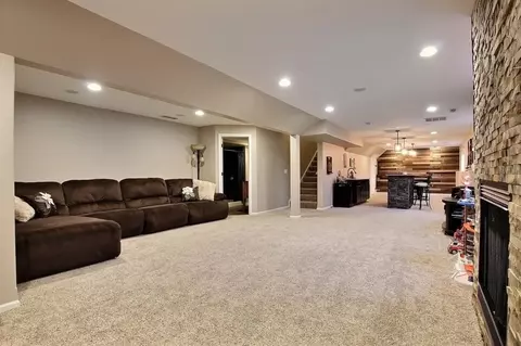 8184 Painted Leaf Dr, De Motte, IN 46310 photo 23