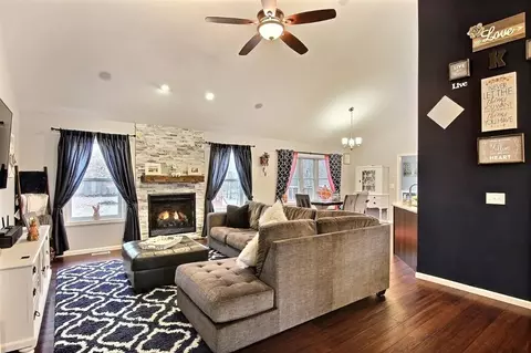 8184 Painted Leaf Dr, De Motte, IN 46310 photo 6