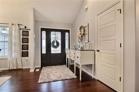 8184 Painted Leaf Dr, De Motte, IN 46310 photo 2