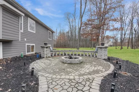 8184 Painted Leaf Dr, De Motte, IN 46310 photo 29