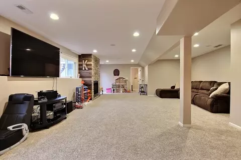 8184 Painted Leaf Dr, De Motte, IN 46310 photo 24