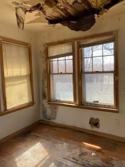 654 Johnson St, Gary, IN 46402 photo 6
