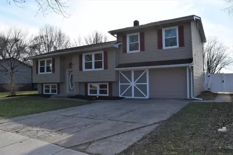 271 Walnut Ln, Crown Point, IN 46307 photo 2
