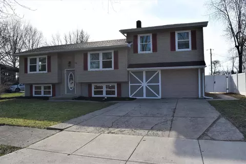 271 Walnut Ln, Crown Point, IN 46307 photo 1