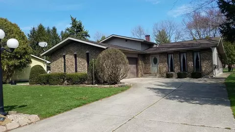 9223 Schafer Dr, Saint John, IN 46373 photo 1