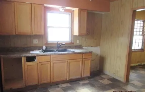 312 Johnson St, Gary, IN 46402 photo 3