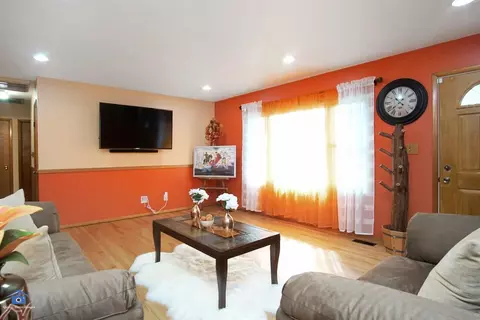 610 James Pl, Griffith, IN 46319 photo 5