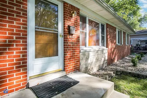 610 James Pl, Griffith, IN 46319 photo 3