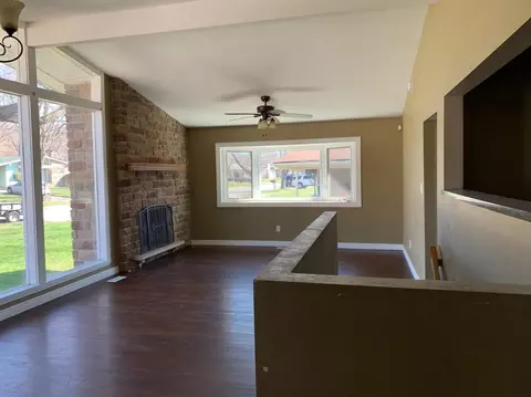 8021 Hickory Ave, Gary, IN 46403 photo 3