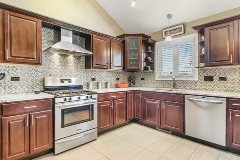 9768 Tulip Ln, Saint John, IN 46373 photo 8