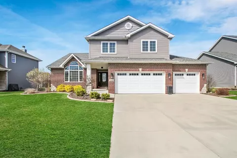 9768 Tulip Ln, Saint John, IN 46373 photo 1