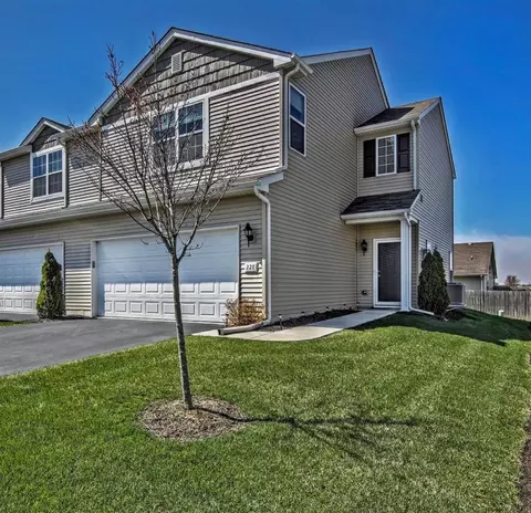 228 Sweetbriar Ct, Lowell, IN 46356 photo 1