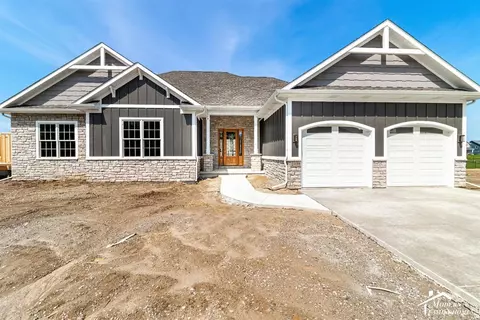 2077 Louis Dr, Crown Point, IN 46307 photo 1